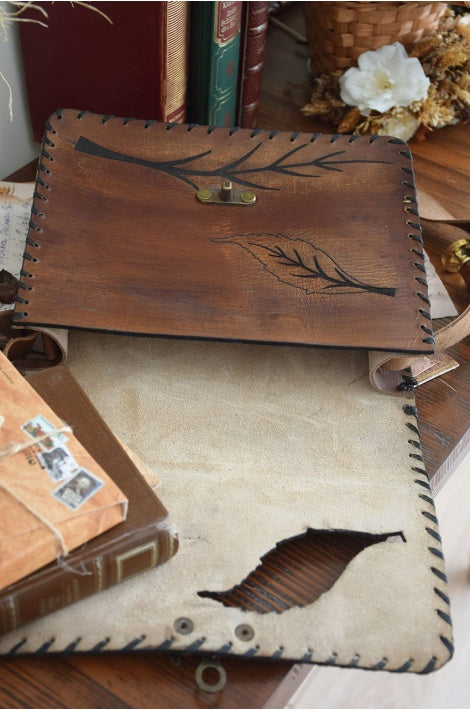Sac cuir véritable motif arbre et feuilles, artisanal, sangle réglable