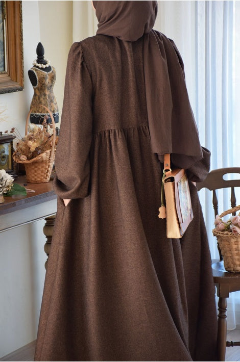 Élégante abaya Saisonnière Zippée Marron : Confort Moderne et Style Fluide