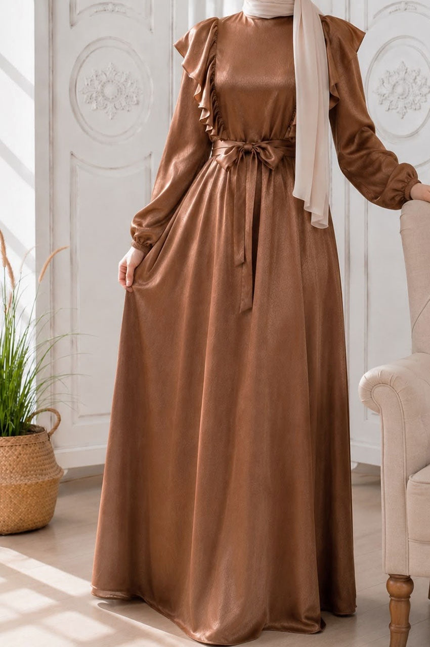 Robe Longue Satin Volants Coupe Fluide Manches Longues Tabac