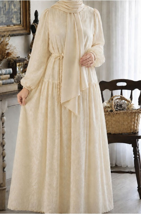 Robe Longue Élégante Détail Broderie Anglaise Écru