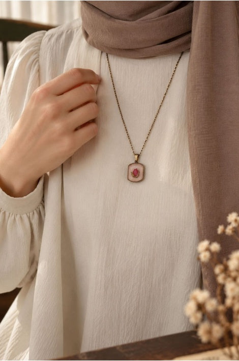Collier Artisanal Pendentif Fleurs Séchées Gültane