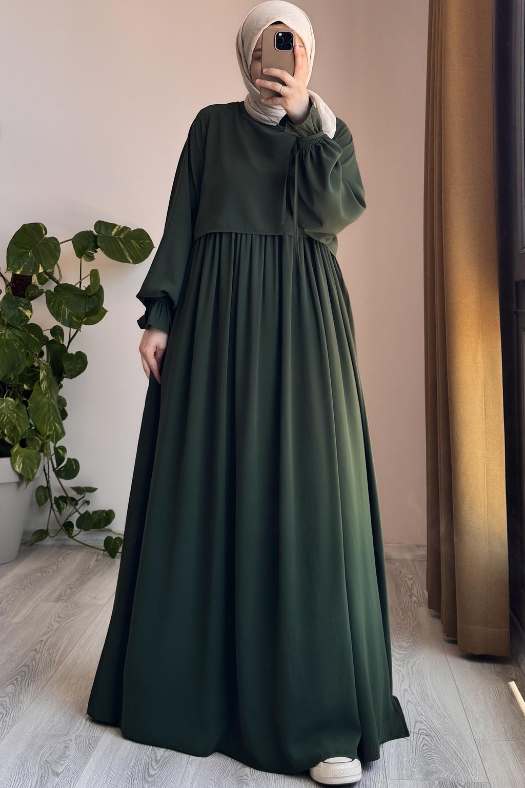Robe Longue Magnolia Crêpe Cristal Vert Émeraude Élégante Manches Liées Fluides