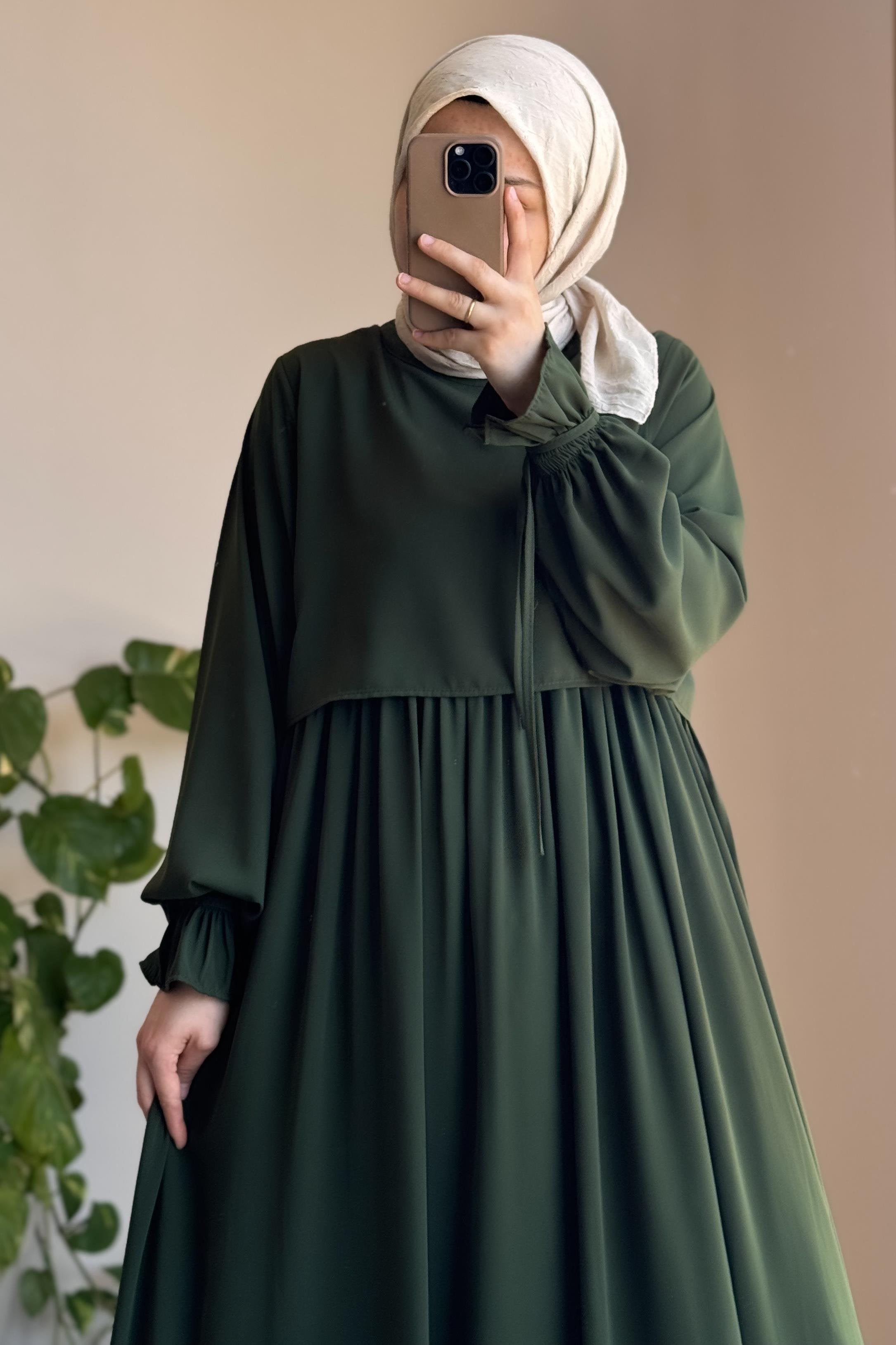 Robe Longue Magnolia Crêpe Cristal Vert Émeraude Élégante Manches Liées Fluides