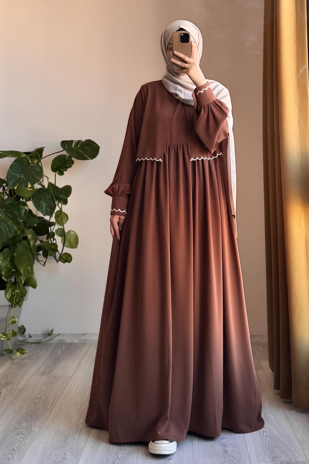 Ensemble Veste Brodé Soie Égyptienne Robe Longue Chic Femme Moderne Tabac