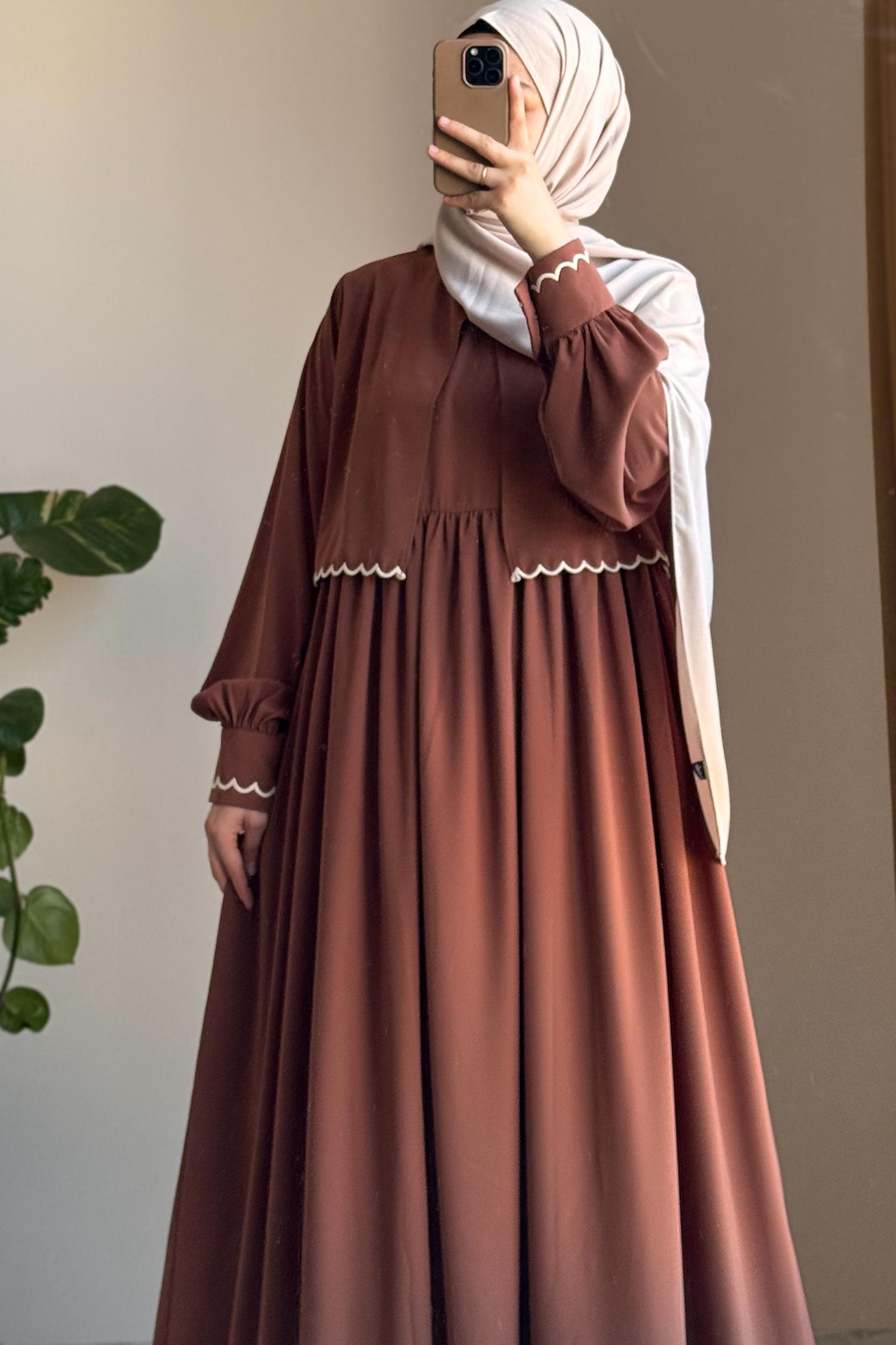 Ensemble Veste Brodé Soie Égyptienne Robe Longue Chic Femme Moderne Tabac