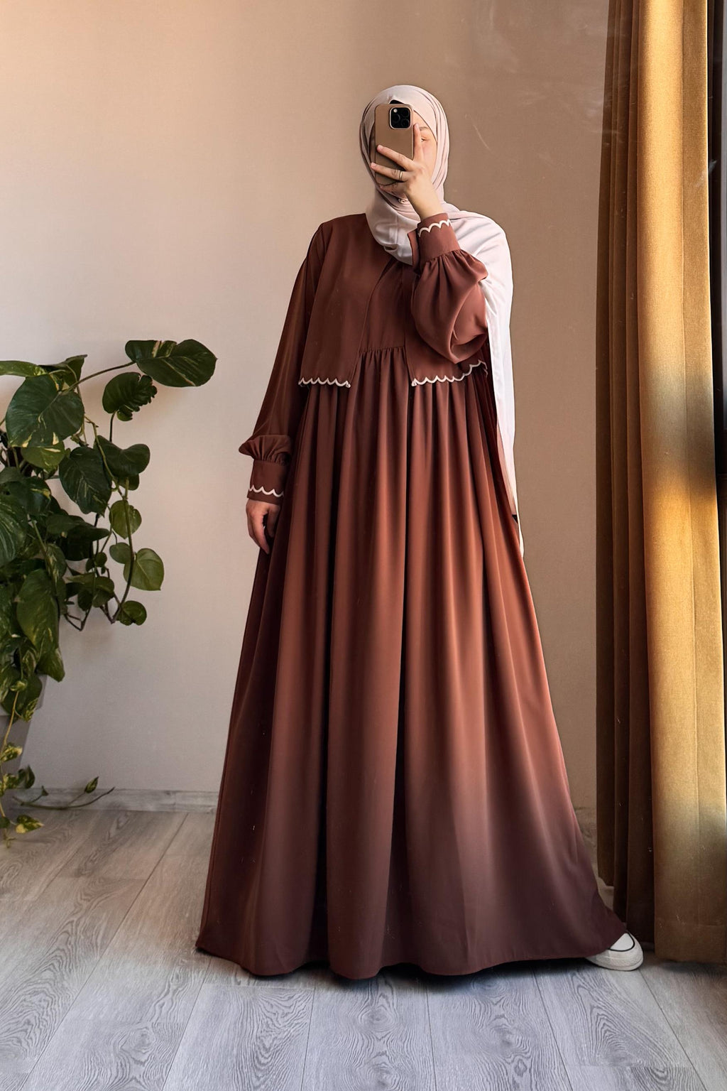 Ensemble Veste Brodé Soie Égyptienne Robe Longue Chic Femme Moderne Tabac