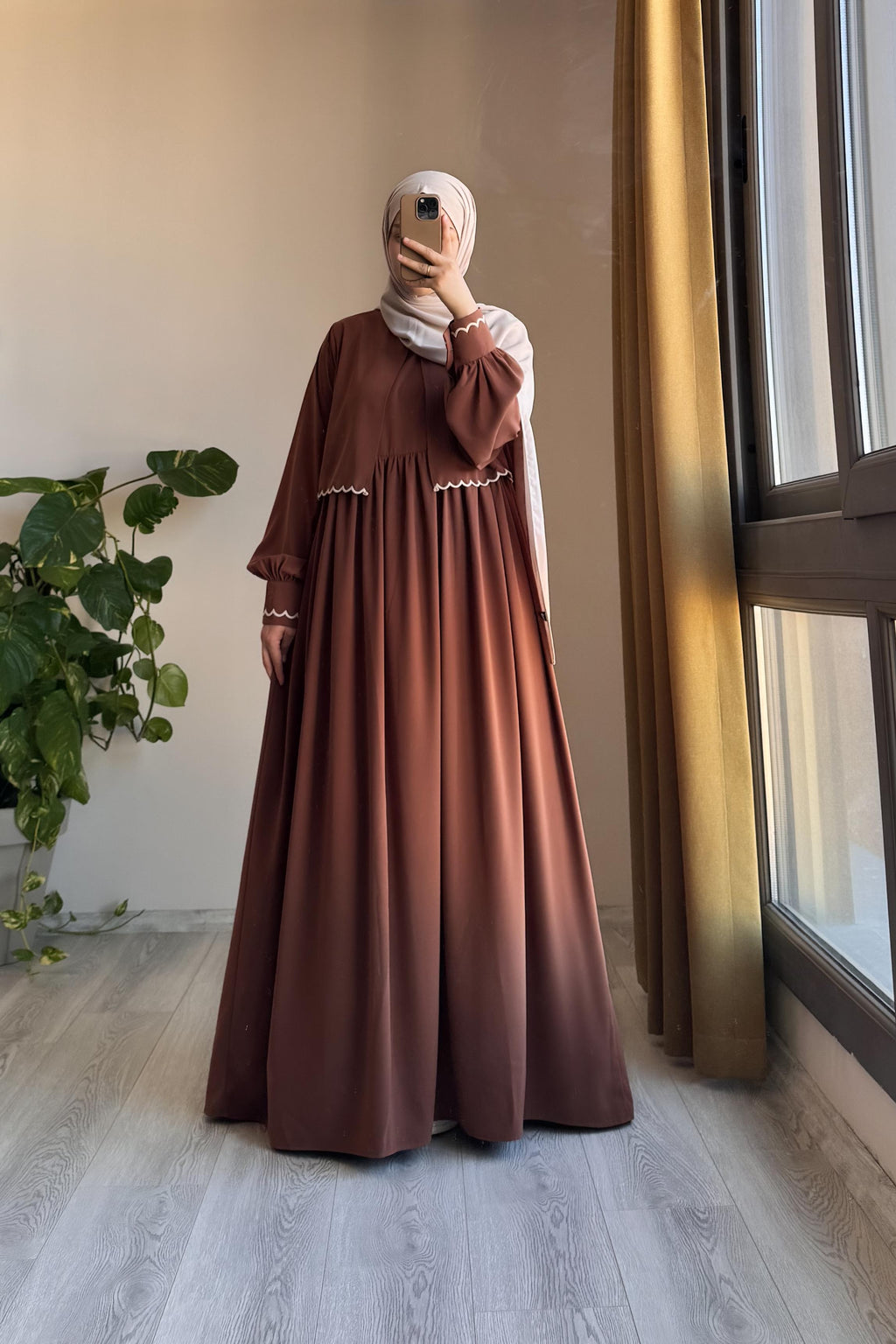 Ensemble Veste Brodé Soie Égyptienne Robe Longue Chic Femme Moderne Tabac