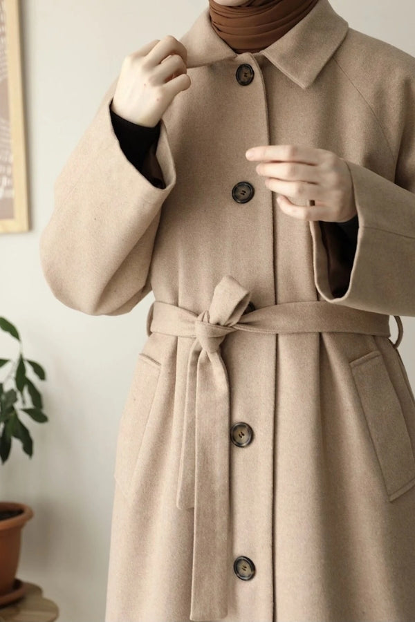 Manteau Oxford Élégant et Confortable Couleur Café au Lait pour Femme RAQQA