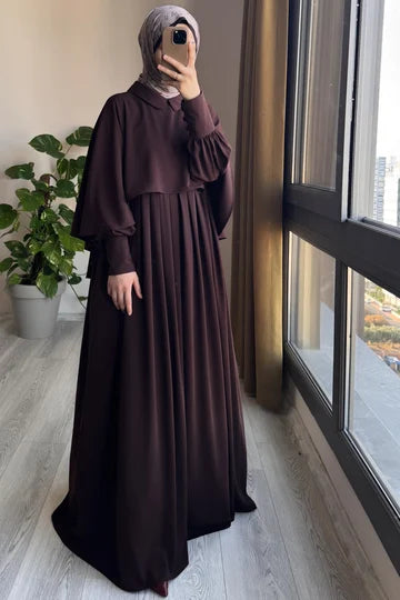 Robe longue beige avec pèlerine détachable en soie d'Égypte élégante