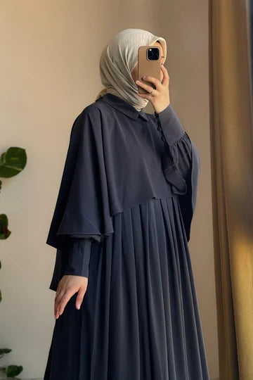 Robe longue beige avec pèlerine détachable en soie d'Égypte élégante