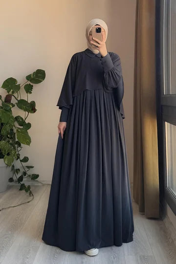 Robe longue beige avec pèlerine détachable en soie d'Égypte élégante