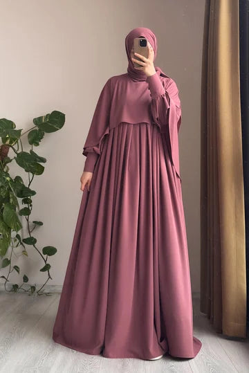 Robe longue beige avec pèlerine détachable en soie d'Égypte élégante