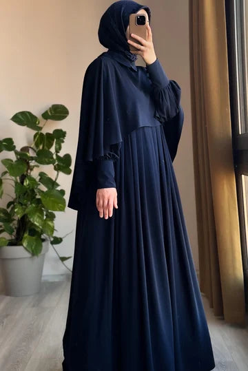 Robe longue beige avec pèlerine détachable en soie d'Égypte élégante