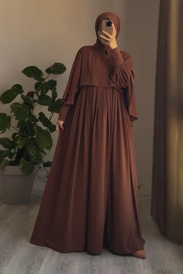 Robe longue beige avec pèlerine détachable en soie d'Égypte élégante