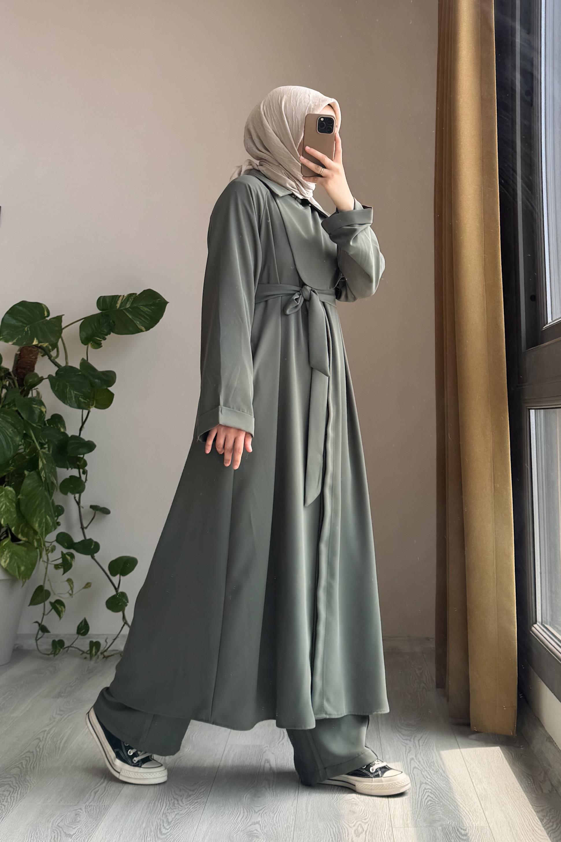 Ensemble trench long et pantalon vert pistache en crêpe