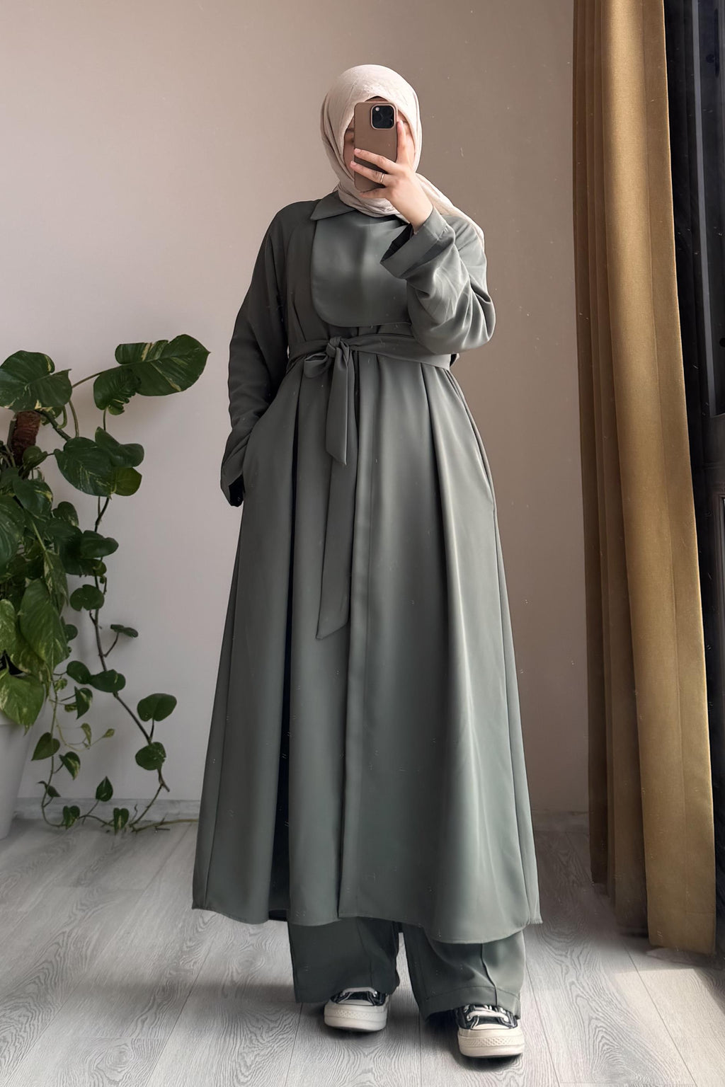 Ensemble trench long et pantalon vert pistache en crêpe